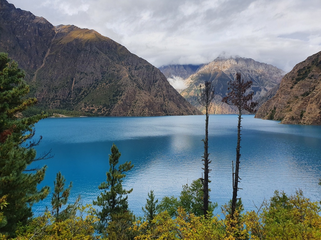 lac d'altitude couleur turquoise