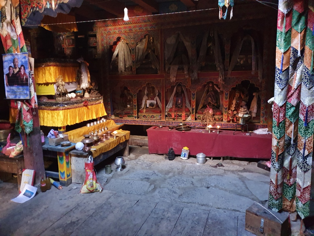 intérieur monastère népal